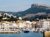 entr-e-port-de-cassis.jpg